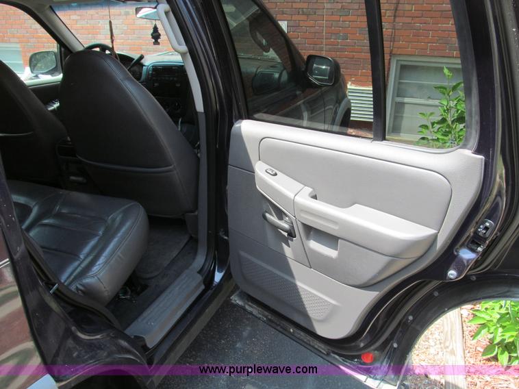 image for item B5149 2002 Ford Explorer XLT SUV