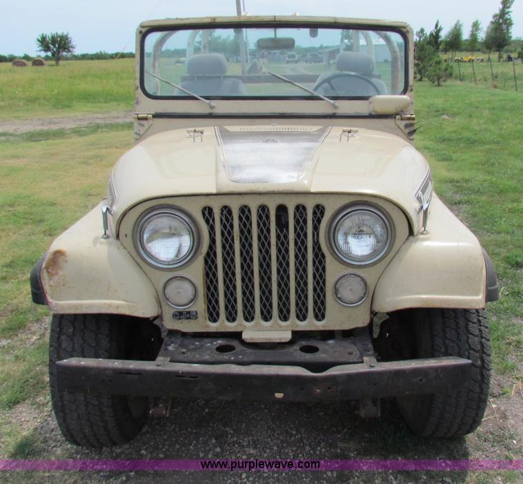 image for item B7287 1974 Jeep Renegade SUV