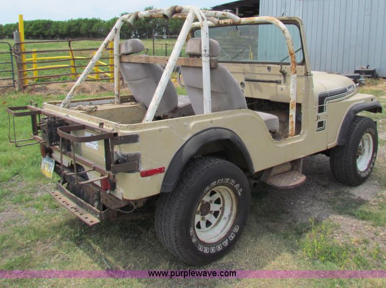 image for item B7287 1974 Jeep Renegade SUV