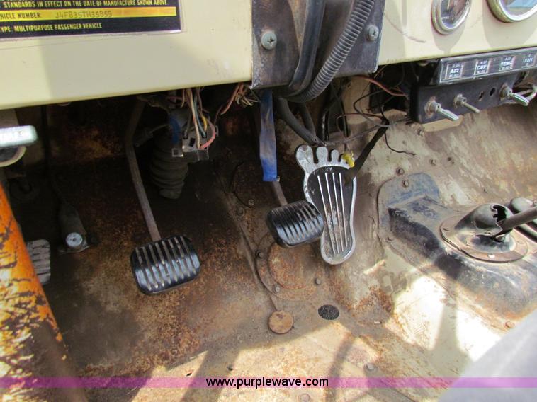 image for item B7287 1974 Jeep Renegade SUV