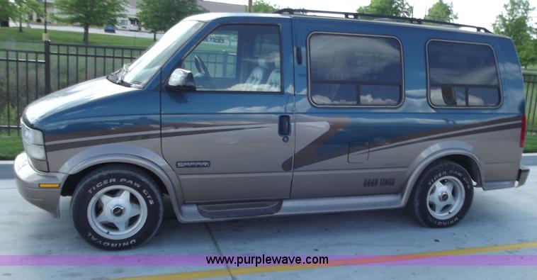 image for item C2022 1995 GMC Safari SL luxury limited van