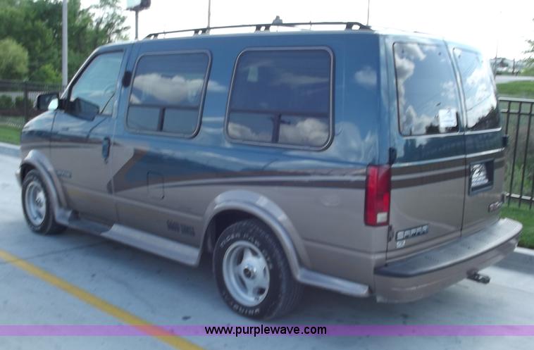 image for item C2022 1995 GMC Safari SL luxury limited van