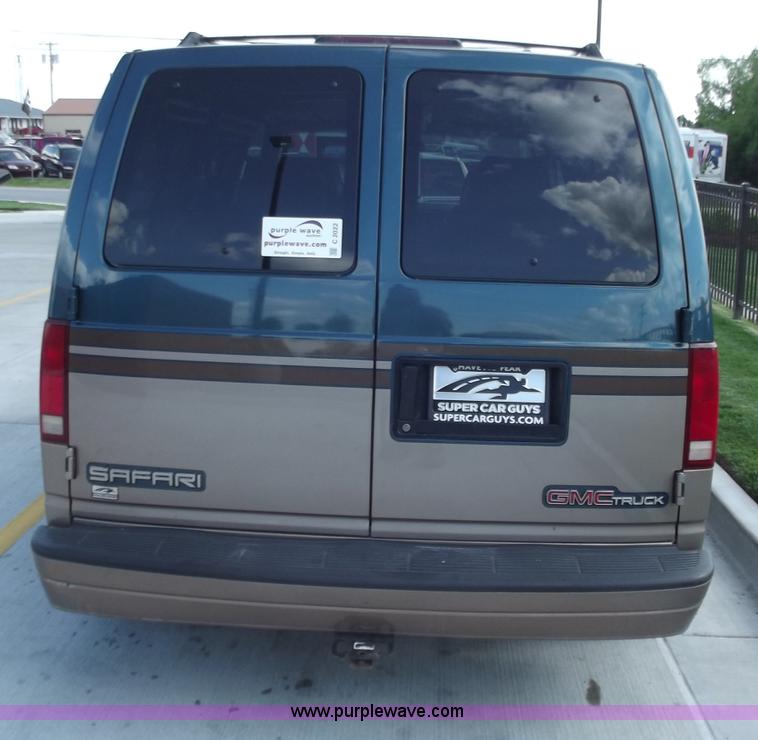 image for item C2022 1995 GMC Safari SL luxury limited van