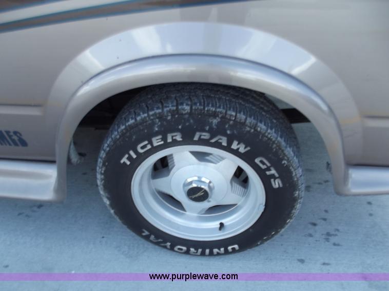 image for item C2022 1995 GMC Safari SL luxury limited van