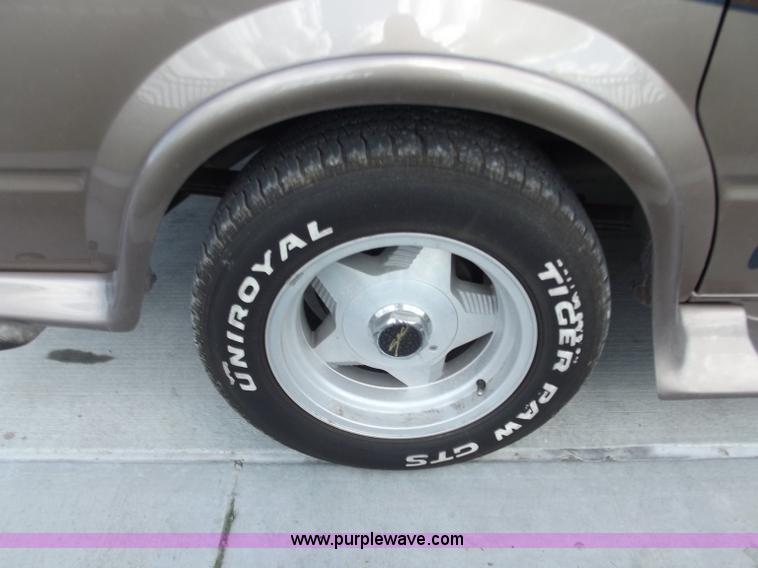 image for item C2022 1995 GMC Safari SL luxury limited van