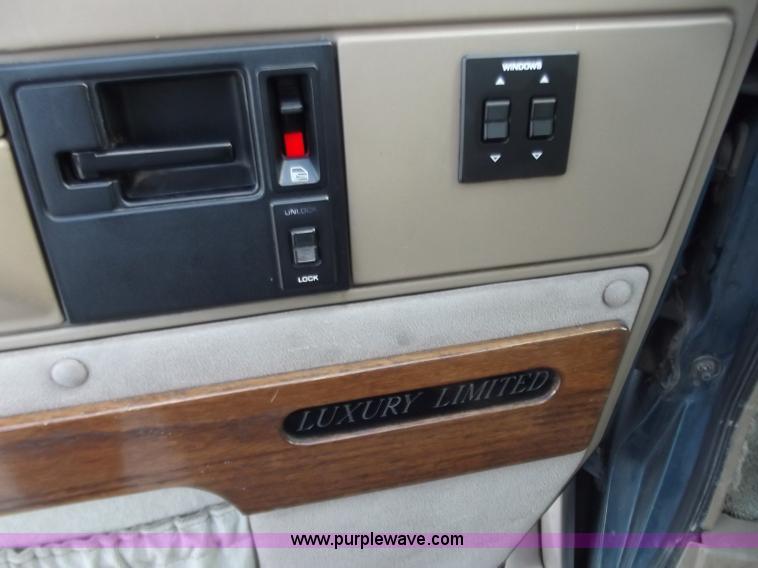 image for item C2022 1995 GMC Safari SL luxury limited van