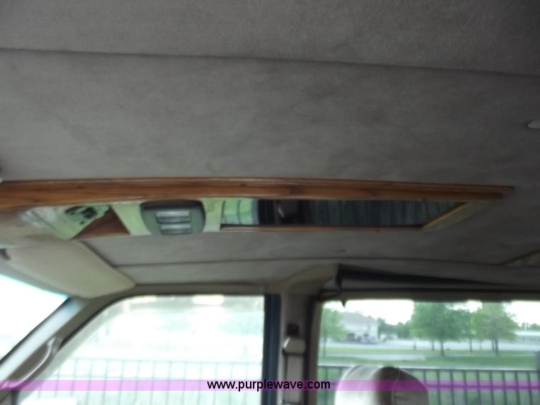 image for item C2022 1995 GMC Safari SL luxury limited van