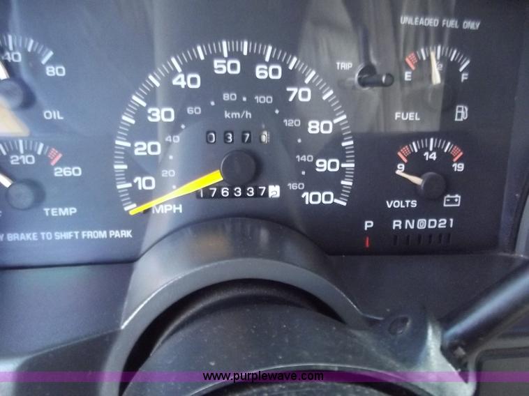 image for item C2022 1995 GMC Safari SL luxury limited van