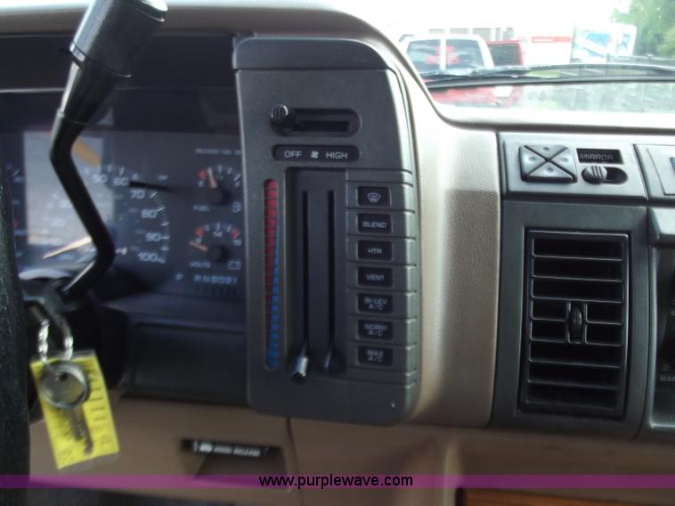 image for item C2022 1995 GMC Safari SL luxury limited van