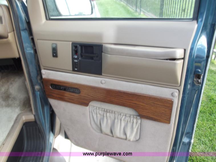 image for item C2022 1995 GMC Safari SL luxury limited van