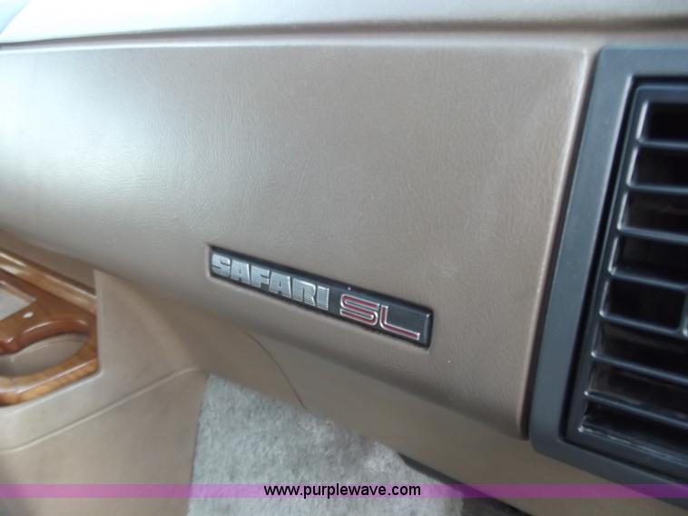 image for item C2022 1995 GMC Safari SL luxury limited van