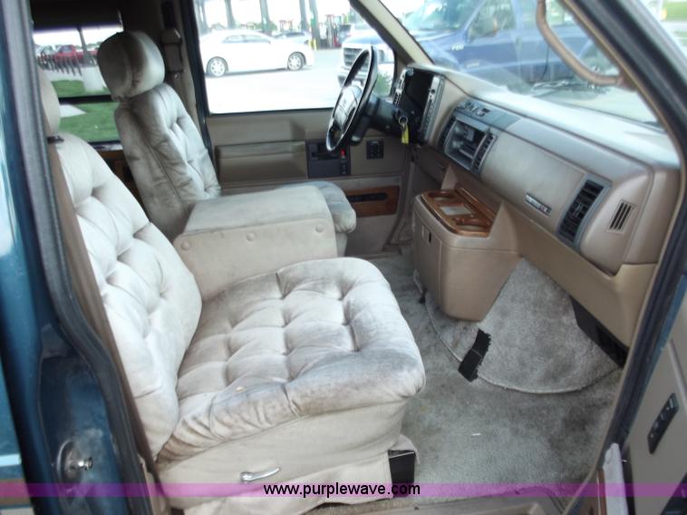 image for item C2022 1995 GMC Safari SL luxury limited van