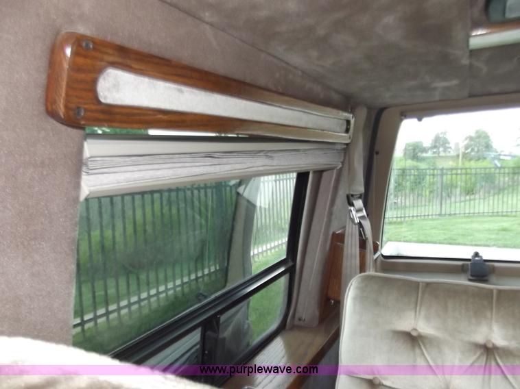 image for item C2022 1995 GMC Safari SL luxury limited van