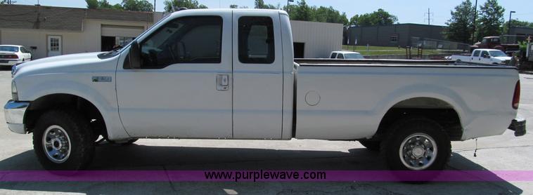 image for item C2195 1999 Ford F250 Super Duty extended cab pickup truck