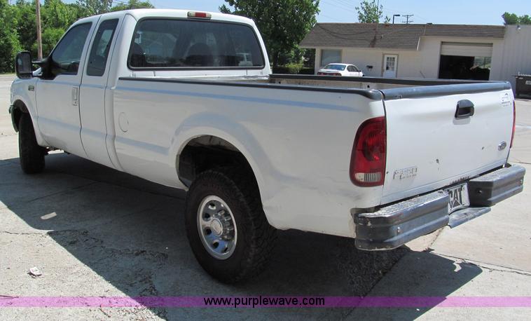 image for item C2195 1999 Ford F250 Super Duty extended cab pickup truck