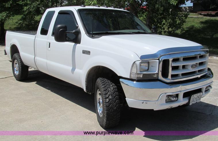 image for item C2195 1999 Ford F250 Super Duty extended cab pickup truck