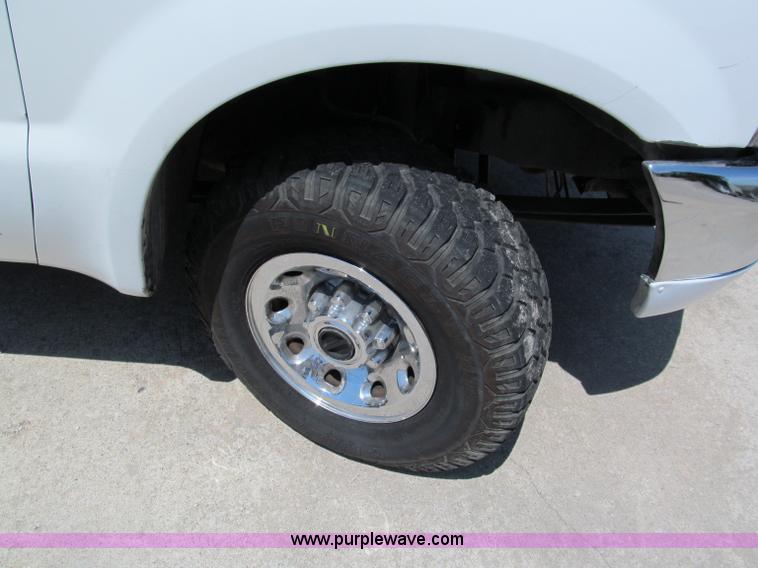 image for item C2195 1999 Ford F250 Super Duty extended cab pickup truck