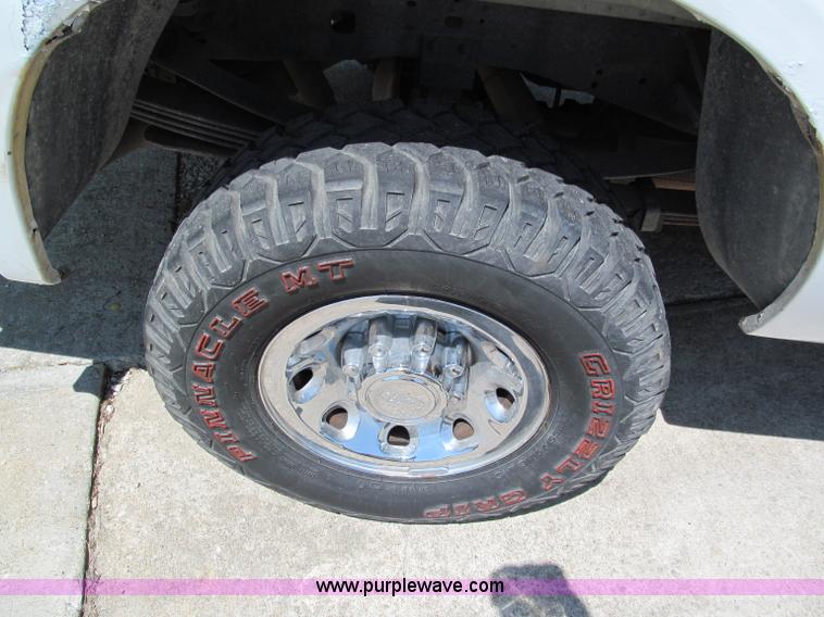 image for item C2195 1999 Ford F250 Super Duty extended cab pickup truck