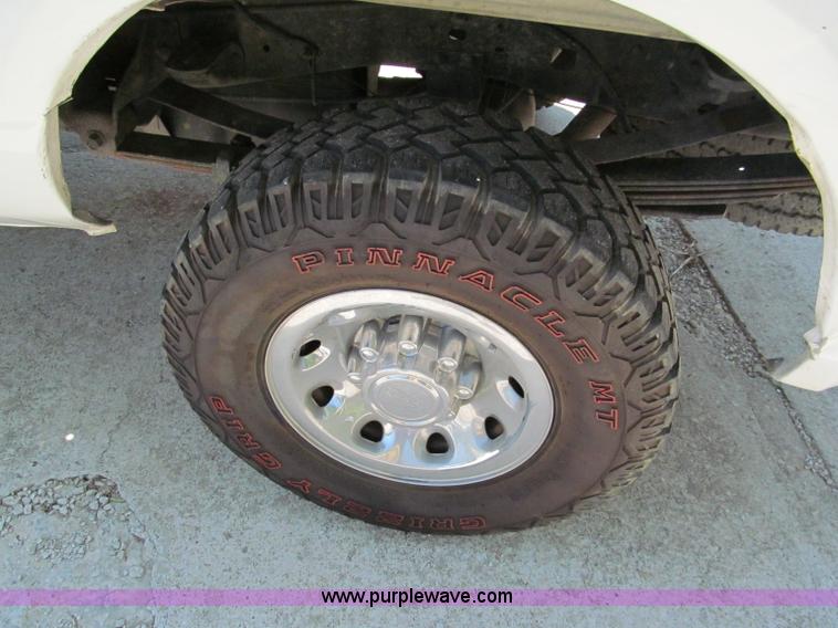 image for item C2195 1999 Ford F250 Super Duty extended cab pickup truck