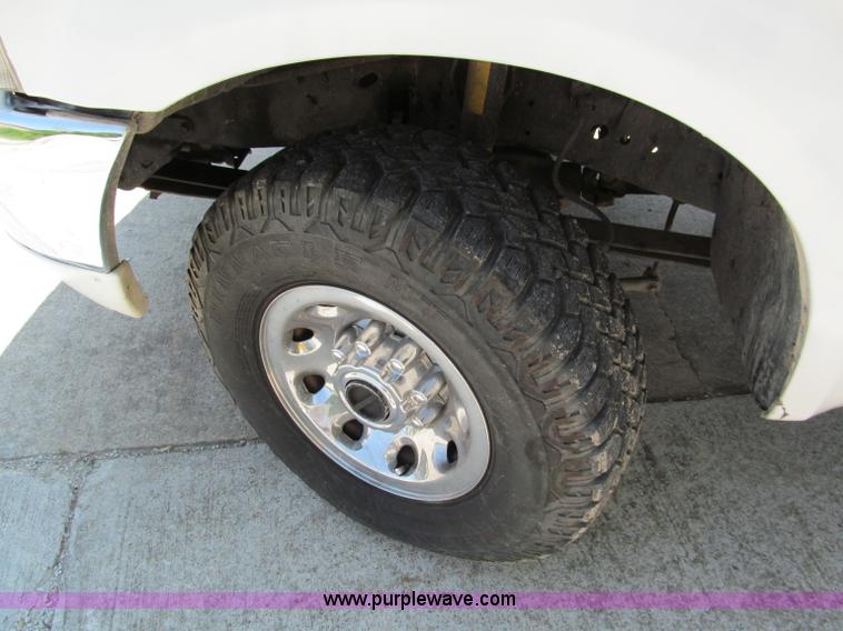 image for item C2195 1999 Ford F250 Super Duty extended cab pickup truck