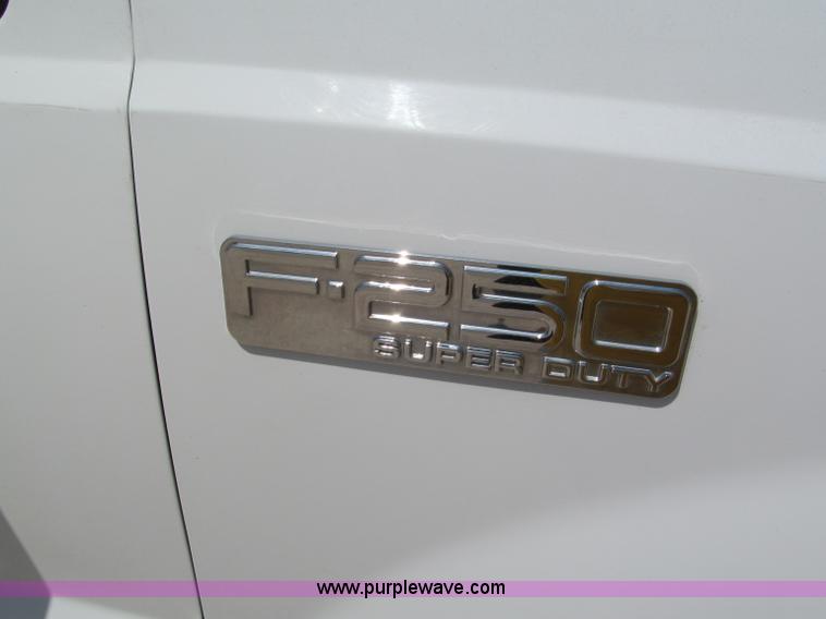 image for item C2195 1999 Ford F250 Super Duty extended cab pickup truck