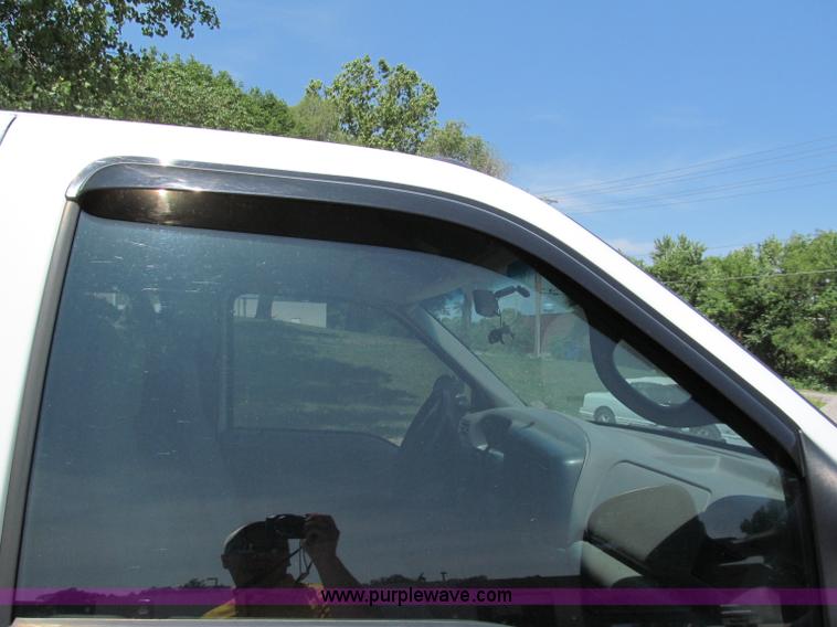 image for item C2195 1999 Ford F250 Super Duty extended cab pickup truck