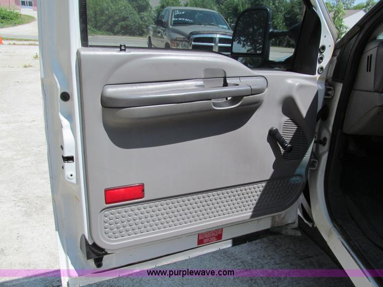 image for item C2195 1999 Ford F250 Super Duty extended cab pickup truck