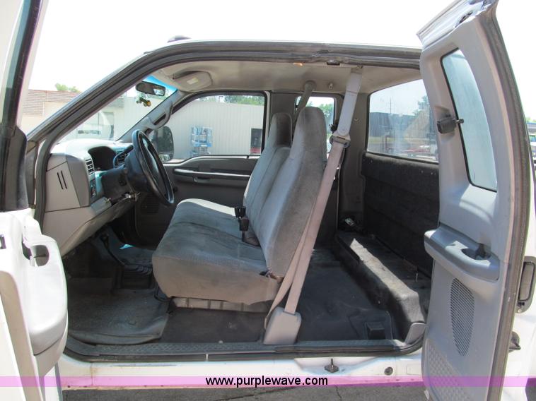 image for item C2195 1999 Ford F250 Super Duty extended cab pickup truck