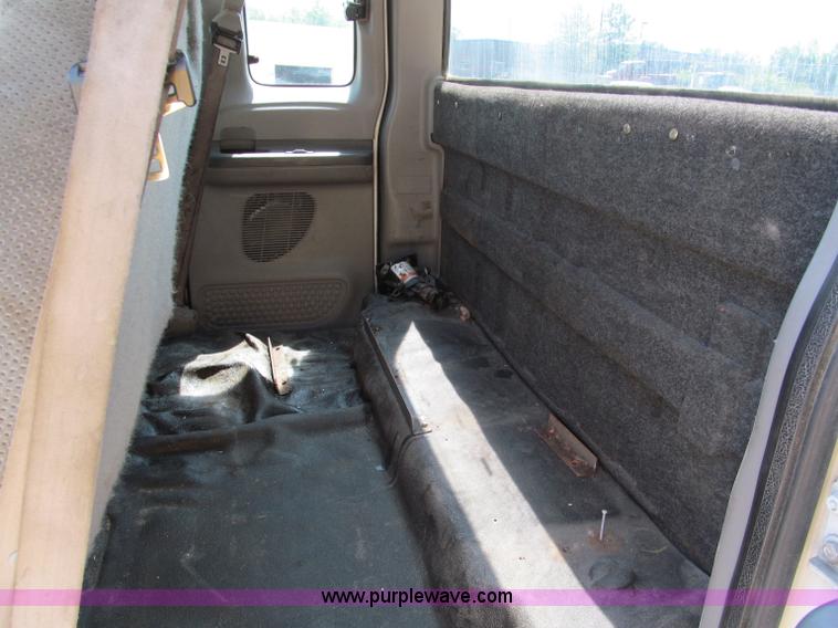 image for item C2195 1999 Ford F250 Super Duty extended cab pickup truck