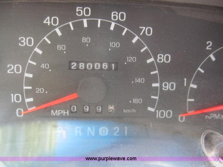 image for item C2195 1999 Ford F250 Super Duty extended cab pickup truck