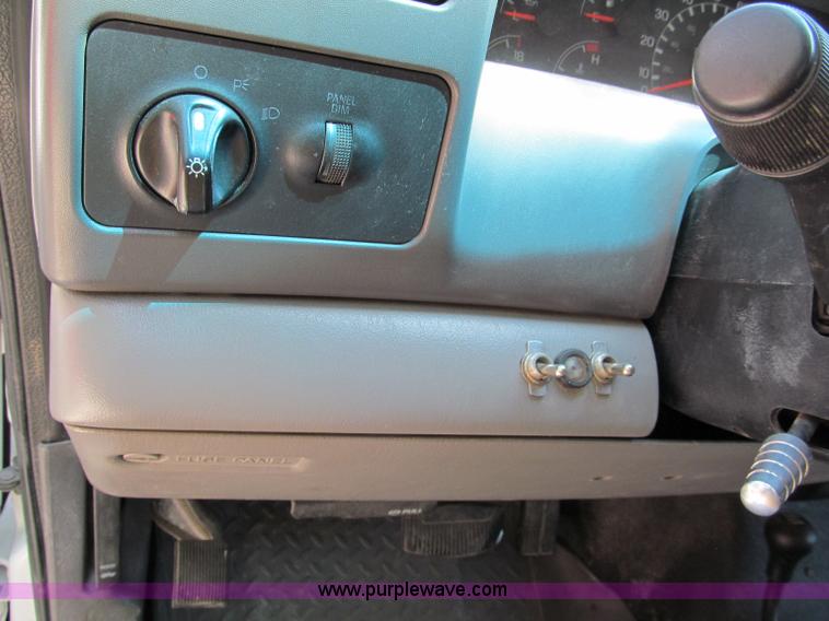 image for item C2195 1999 Ford F250 Super Duty extended cab pickup truck