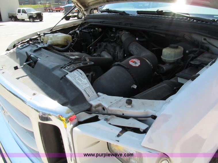 image for item C2195 1999 Ford F250 Super Duty extended cab pickup truck