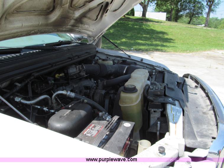 image for item C2195 1999 Ford F250 Super Duty extended cab pickup truck