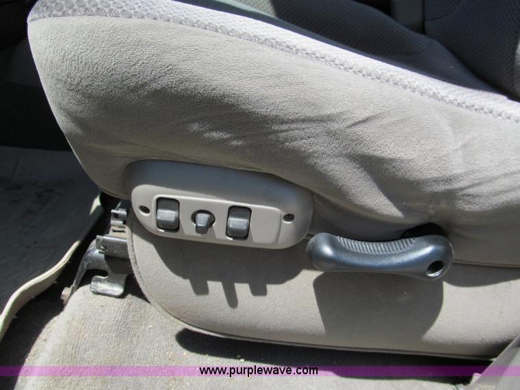 image for item C2197 2004 Dodge Ram 2500HD SLT quad cab pickup truck