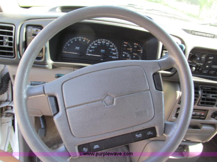 image for item C2210 1995 Dodge Grand Caravan SE van