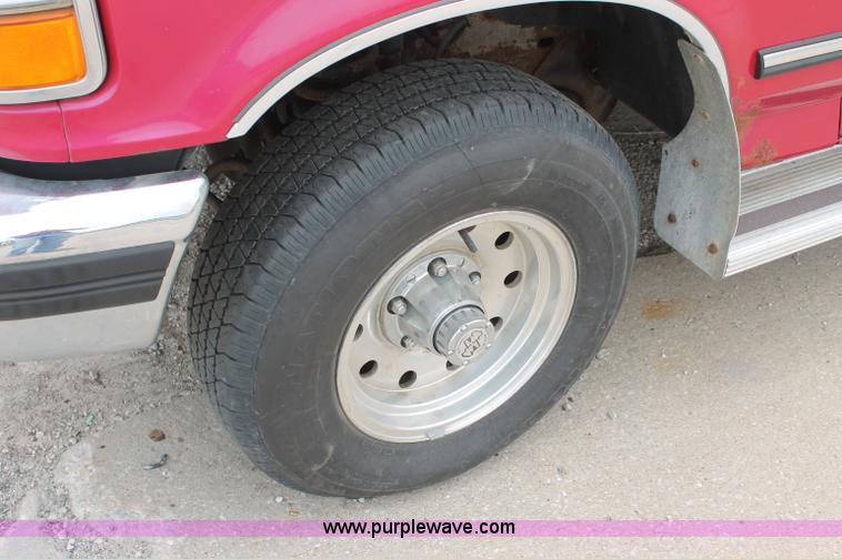 image for item C2520 1994 Ford F150 XLT extended cab pickup truck