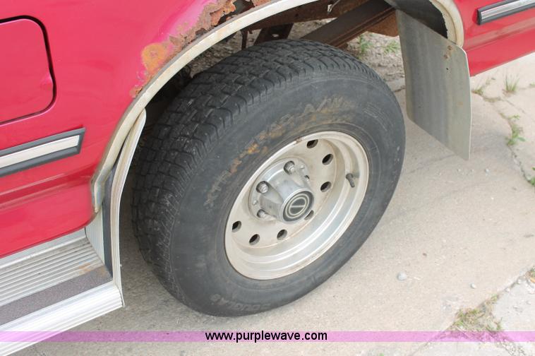 image for item C2520 1994 Ford F150 XLT extended cab pickup truck