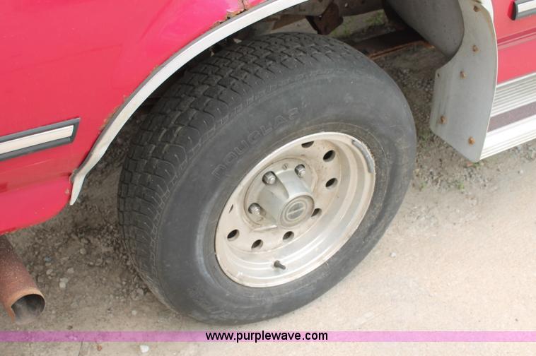 image for item C2520 1994 Ford F150 XLT extended cab pickup truck