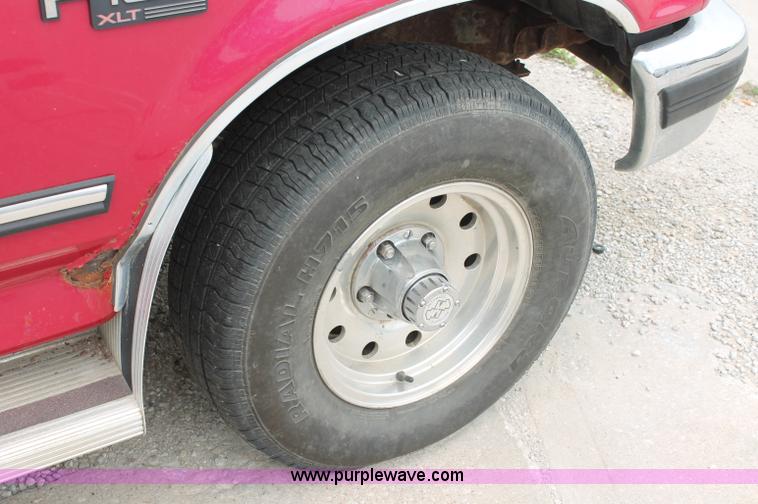 image for item C2520 1994 Ford F150 XLT extended cab pickup truck