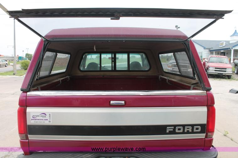 image for item C2520 1994 Ford F150 XLT extended cab pickup truck