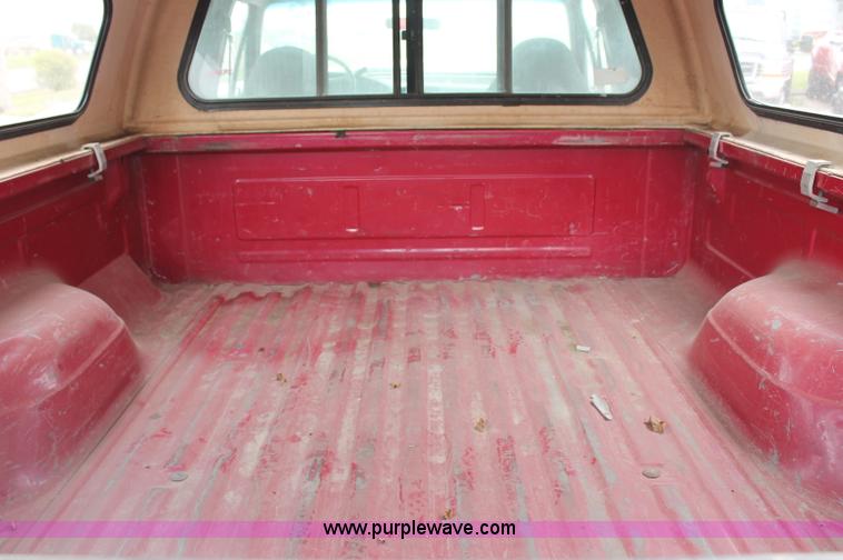 image for item C2520 1994 Ford F150 XLT extended cab pickup truck