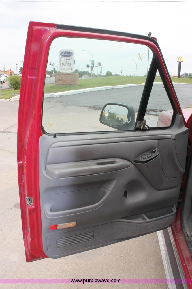 image for item C2520 1994 Ford F150 XLT extended cab pickup truck