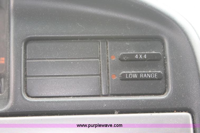 image for item C2520 1994 Ford F150 XLT extended cab pickup truck