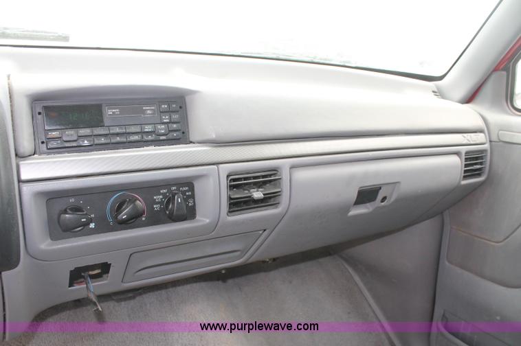 image for item C2520 1994 Ford F150 XLT extended cab pickup truck