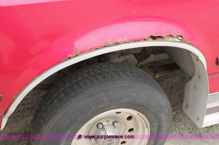 image for item C2520 1994 Ford F150 XLT extended cab pickup truck