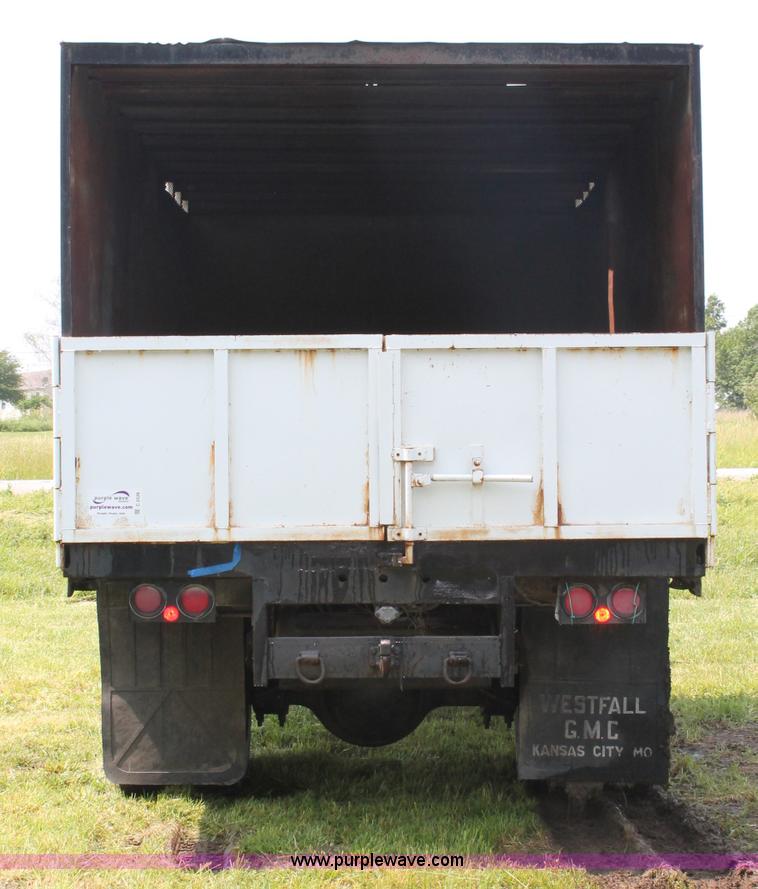 image for item C2526 1986 Ford CF7000 cargo dump truck
