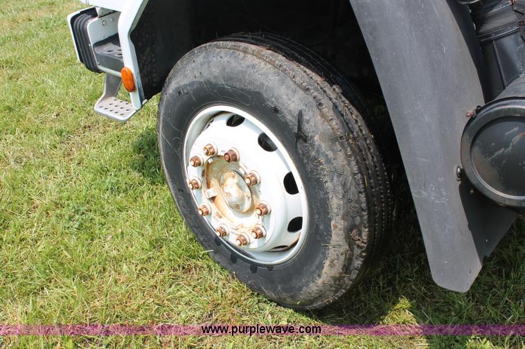 image for item C2526 1986 Ford CF7000 cargo dump truck