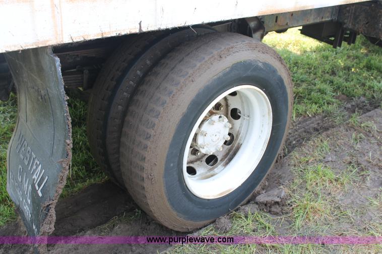 image for item C2526 1986 Ford CF7000 cargo dump truck