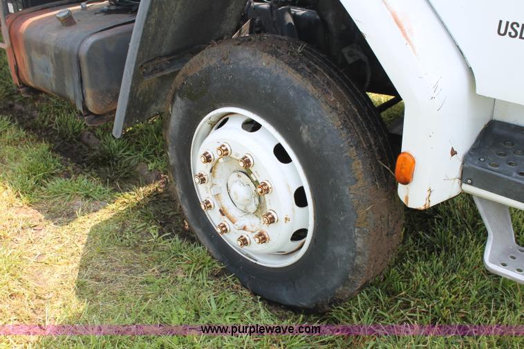 image for item C2526 1986 Ford CF7000 cargo dump truck