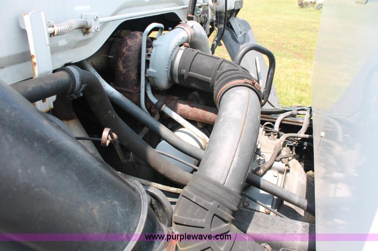 image for item C2526 1986 Ford CF7000 cargo dump truck